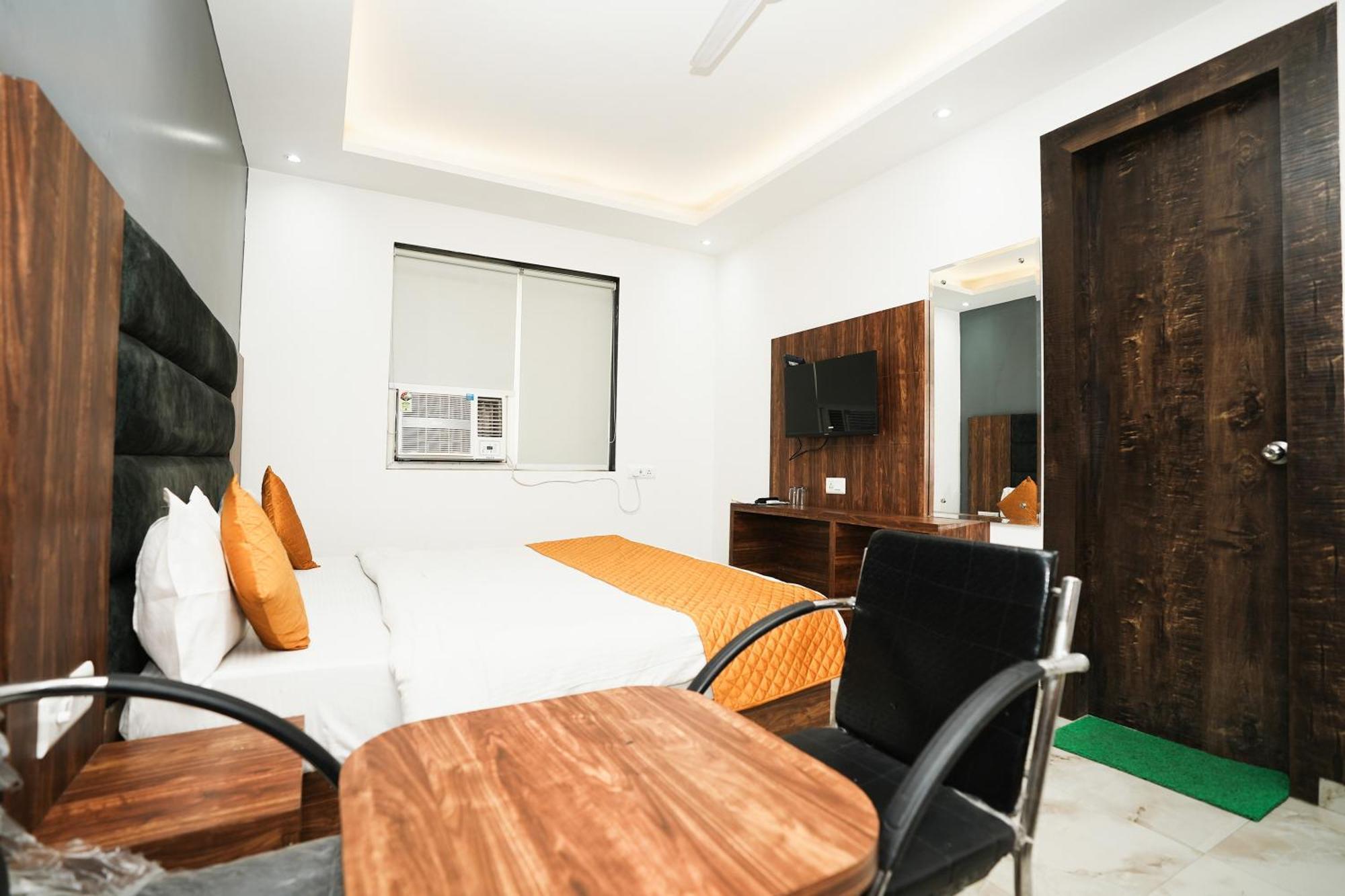 Ishaan Palace Near Igi Delhi Airport Hotel 3*