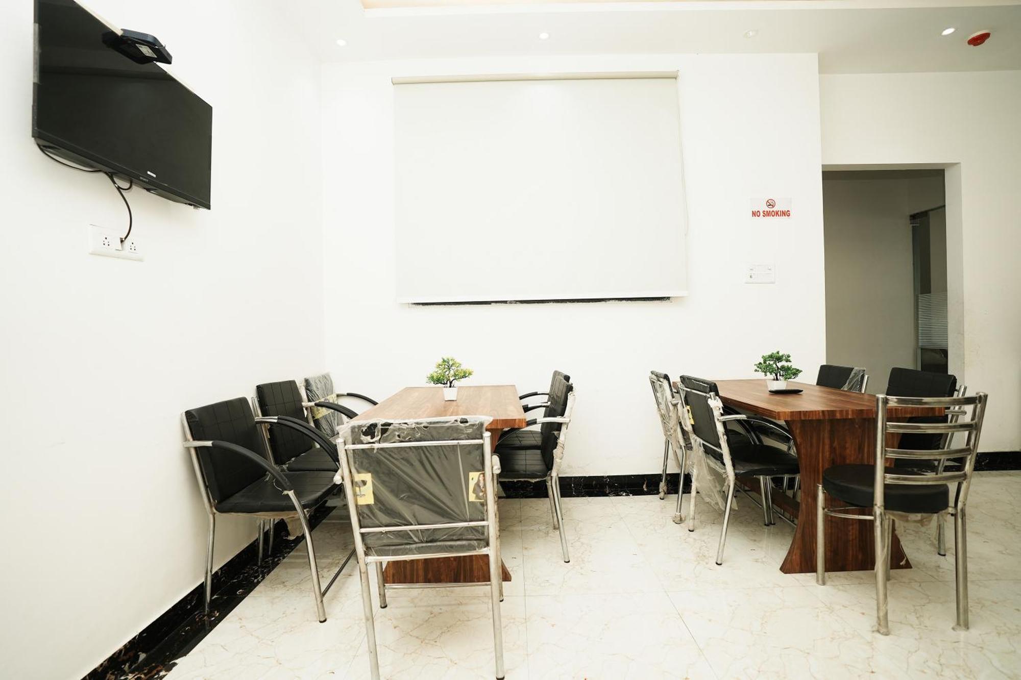 Ishaan Palace Near Igi Delhi Airport Hotel