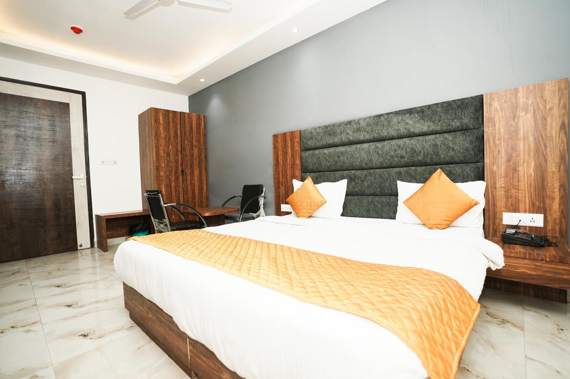 Ishaan Palace Near Igi Delhi Airport