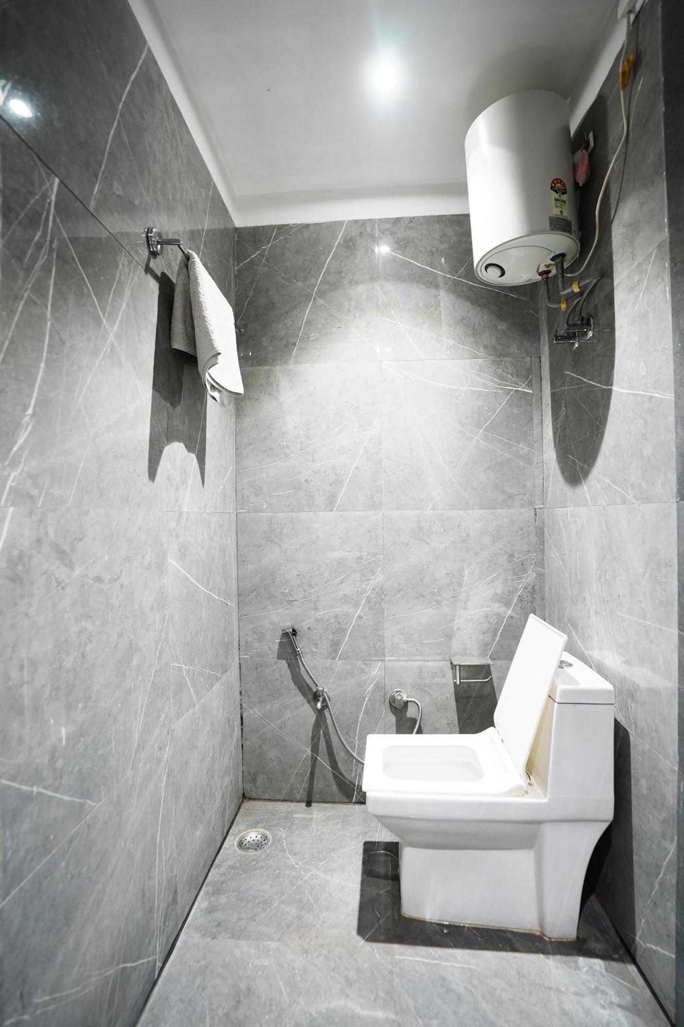Hotel Ishaan Palace Near Igi Delhi Airport 3*