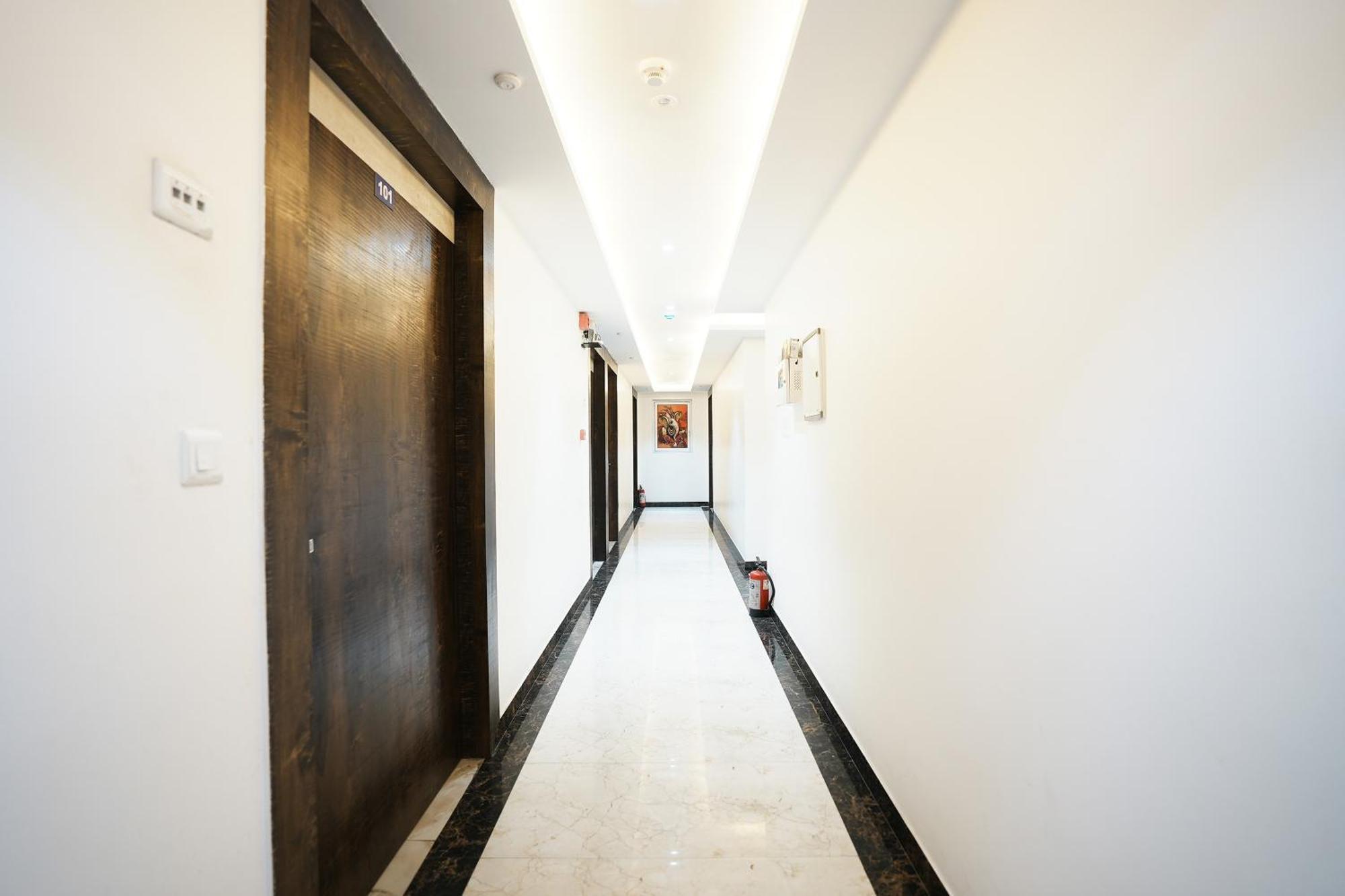 Ishaan Palace Near Igi Delhi Airport Hotel